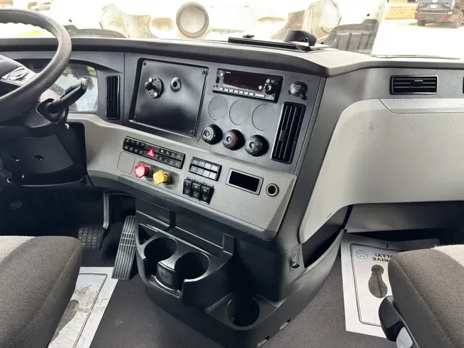 2022 FREIGHTLINER Cascadia 126