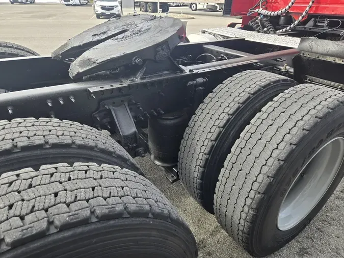 2022 VOLVO VNR64T300