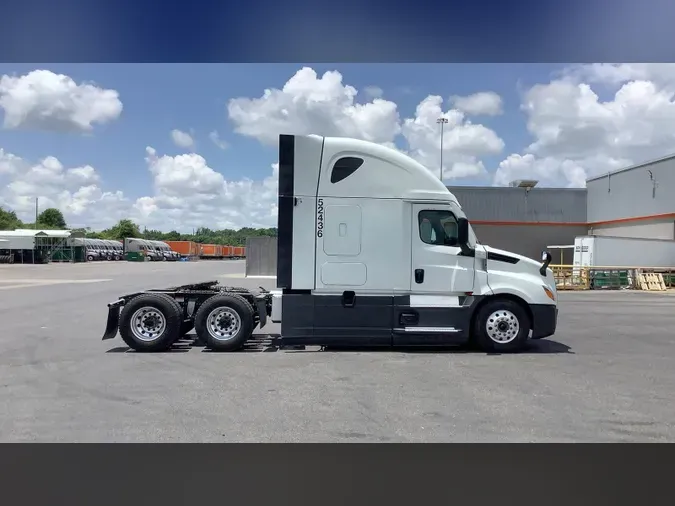 2022 Freightliner Cascadia 126