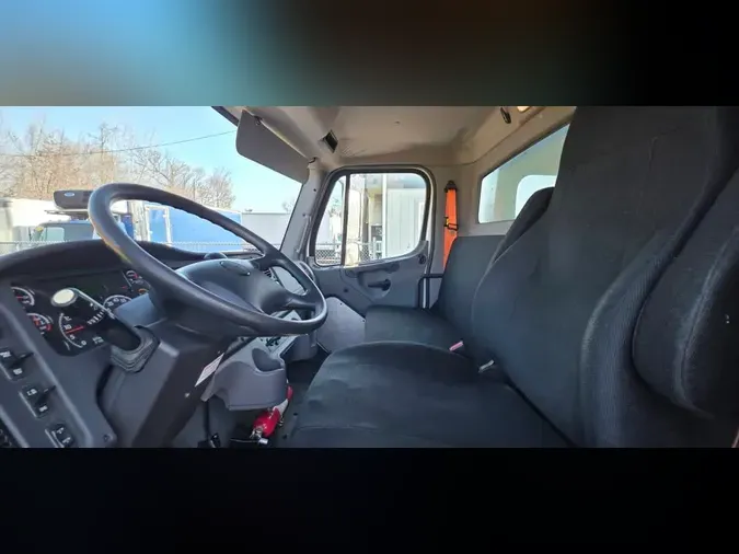 2019 FREIGHTLINER/MERCEDES M2 106