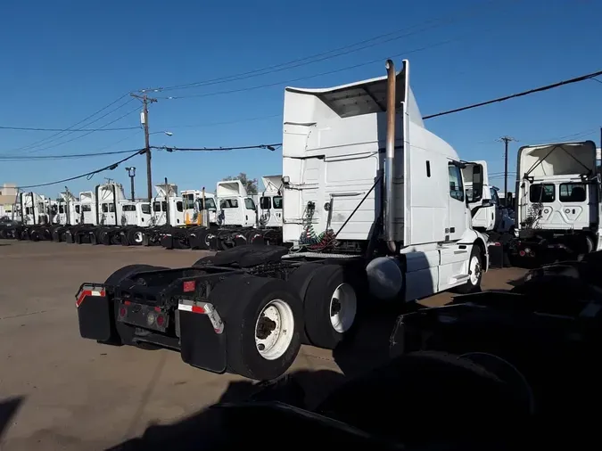 2020 VOLVO VNR64T-640