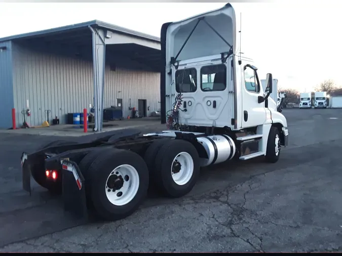 2018 FREIGHTLINER/MERCEDES CASCADIA 125