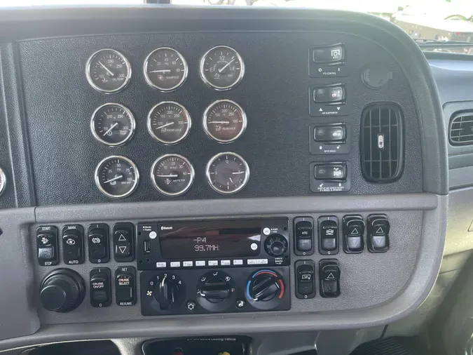 2022 Peterbilt 389