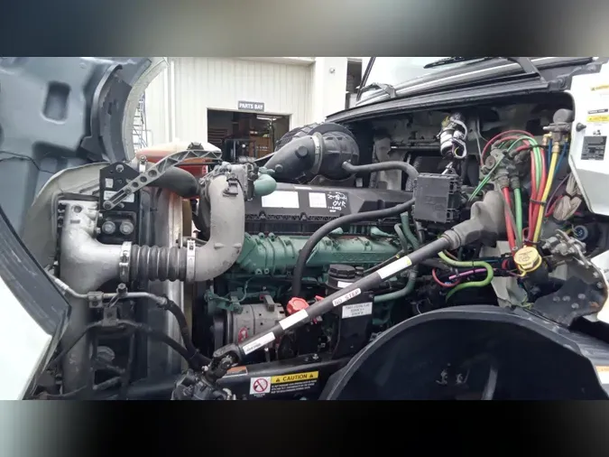 2020 Volvo VNL300
