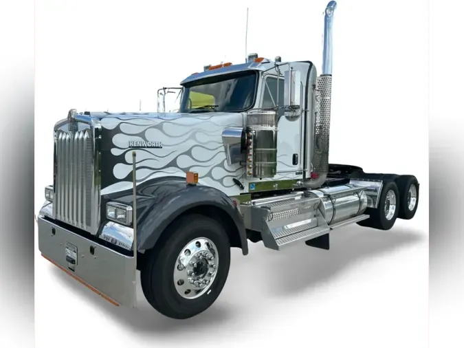 2023 Kenworth W900L609a8a05575fd87e08eb891dd24aa90f