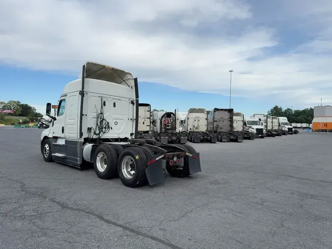 2021 Freightliner Cascadia 126