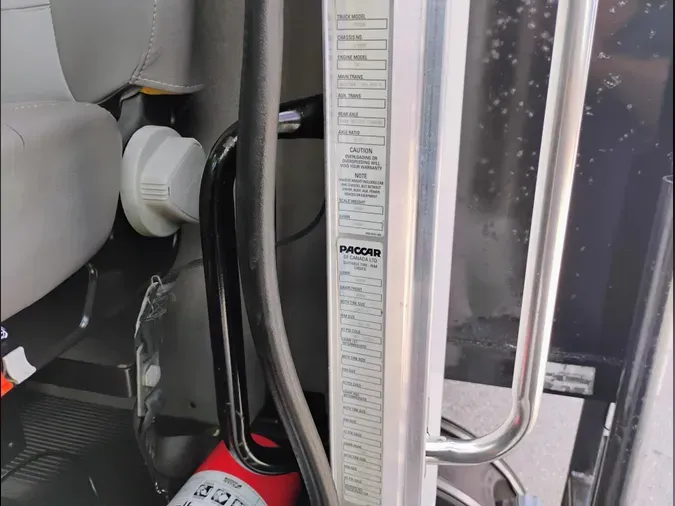 2019 Peterbilt 330