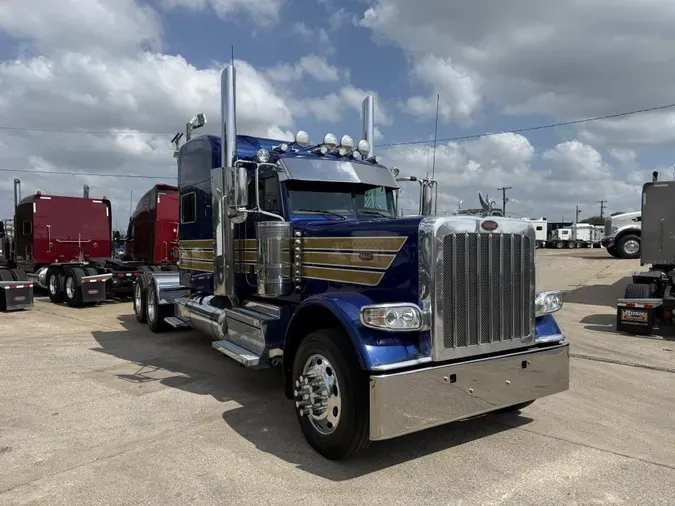2022 Peterbilt 389