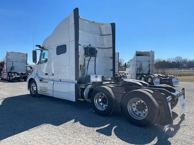 2021 VOLVO VNL64T740