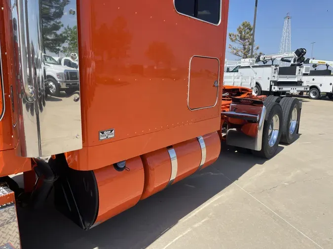 2023 Peterbilt 389