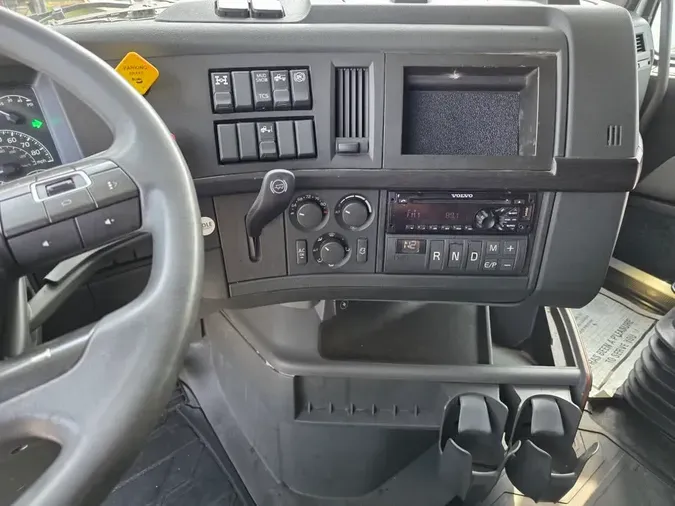 2019 VOLVO VNR64T-640