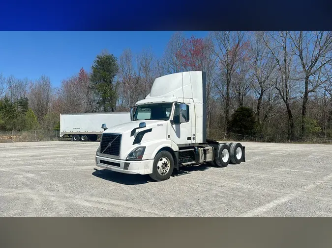 2015 Volvo VNL300