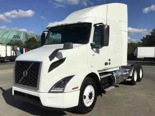 2019 VOLVO VNR640