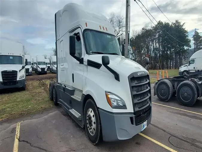 2020 FREIGHTLINER CASCADEVO1