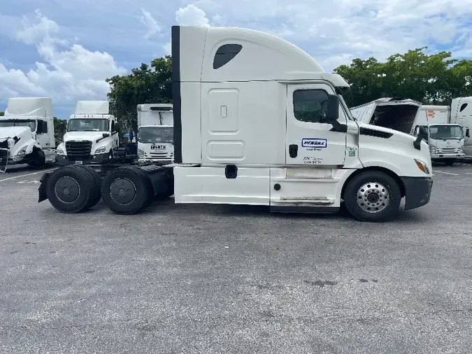 2019 Freightliner T12664ST