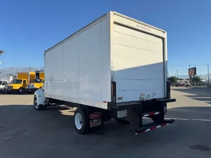 2019 Peterbilt 325