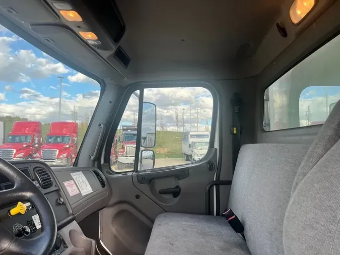 2019 Freightliner M2 106