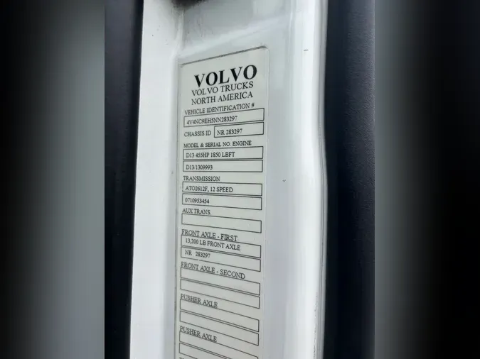 2022 VOLVO VNL64T860