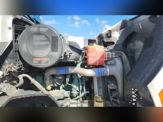 2019 Volvo VNL 740