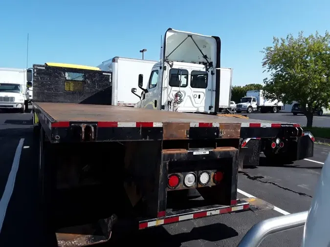 2016 FREIGHTLINER M2 106
