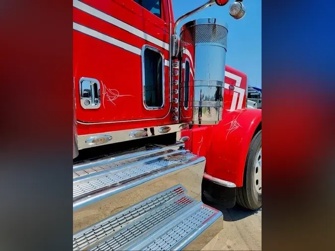 2022 Peterbilt 389