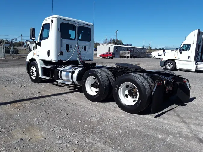 2017 FREIGHTLINER/MERCEDES CASCADIA 113