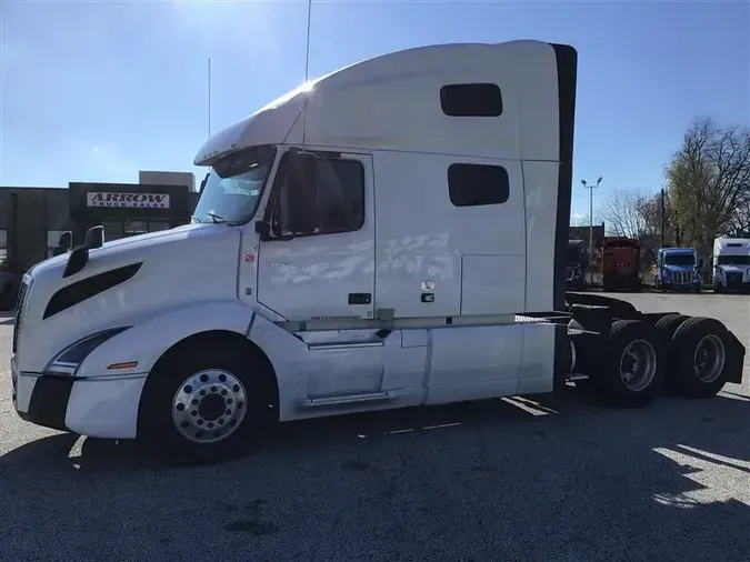 2022 VOLVO VNL760