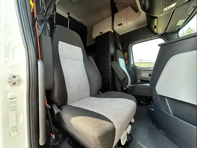 2021 FREIGHTLINER CA126