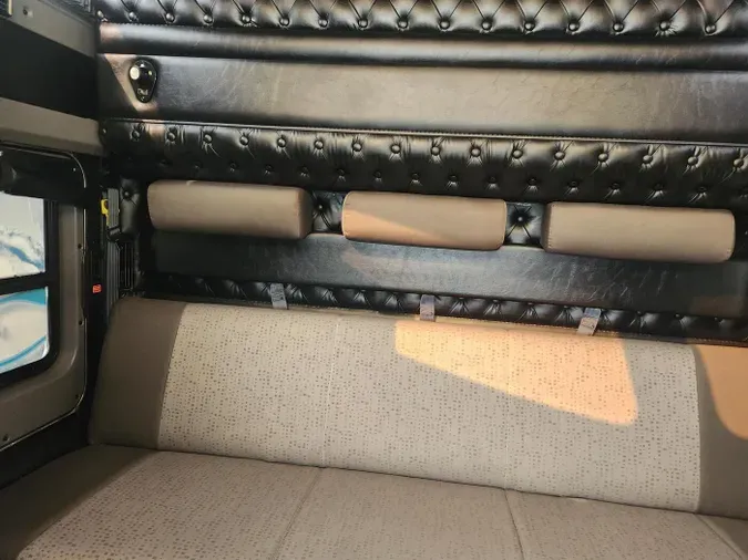 2021 Kenworth W900L