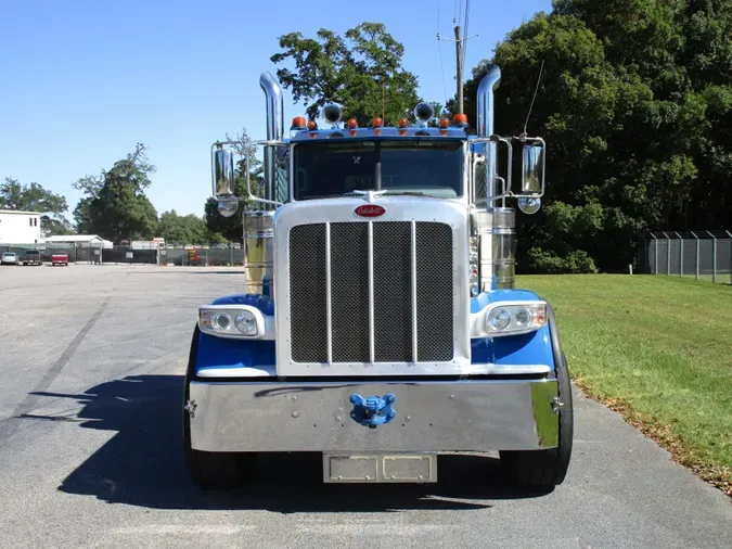 2022 Peterbilt 389