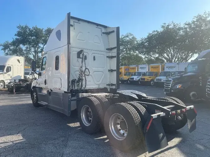 2018 Freightliner X12564ST