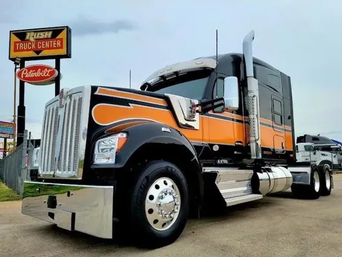 2023 Kenworth W990