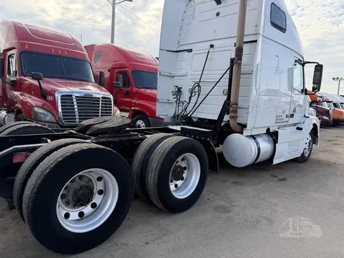 2012 VOLVO VNL64T670