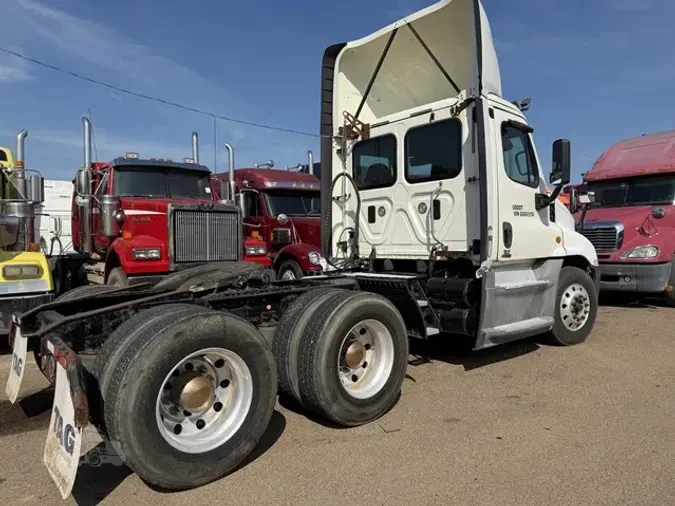 2016 FREIGHTLINER CASCADIA 12560d665062d298dee41afea6d01e0832e