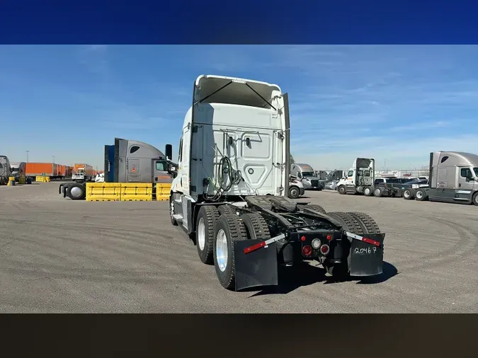 2021 Freightliner Cascadia 126