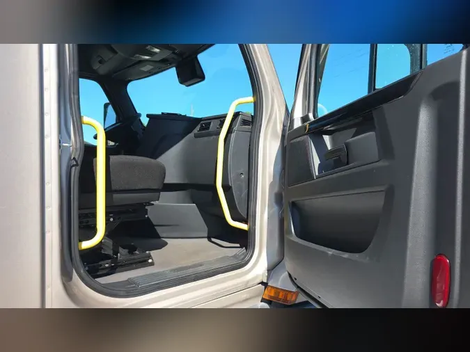 2025 Freightliner Cascadia 126