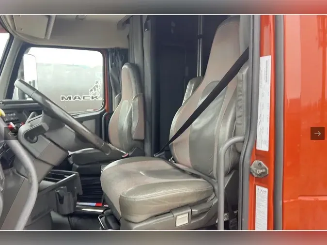 2021 VOLVO VNL64T860
