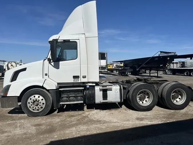 2013 VOLVO VNL64T300