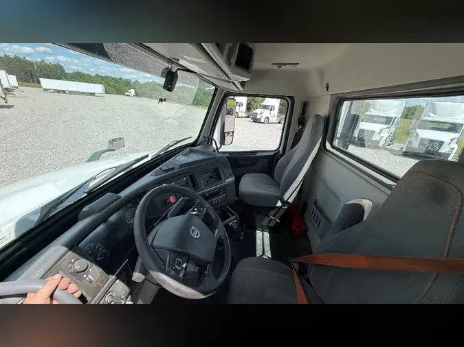 2020 Volvo VNL300