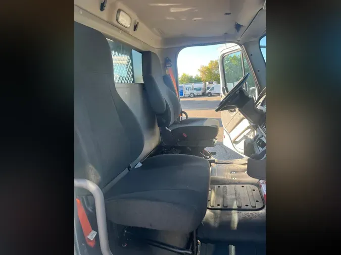 2019 FREIGHTLINER/MERCEDES M2 106