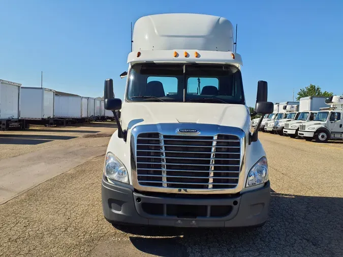 2014 FREIGHTLINER/MERCEDES CASCADIA 113