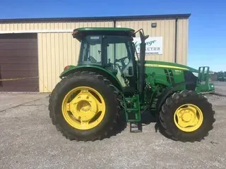 2015 John Deere 6115D