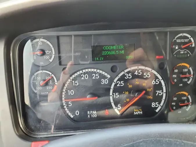 2018 FREIGHTLINER M2 106