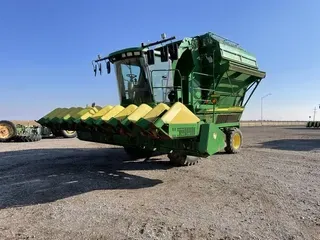 2005 John Deere 7460