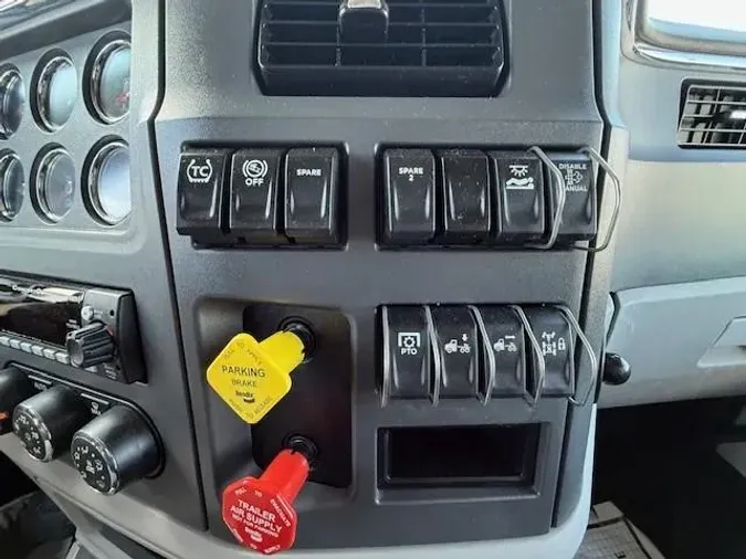 2024 Peterbilt 579