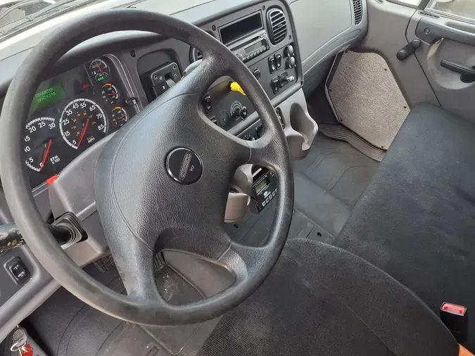 2016 FREIGHTLINER M2 106