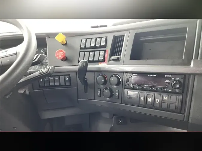 2022 VOLVO VNL760