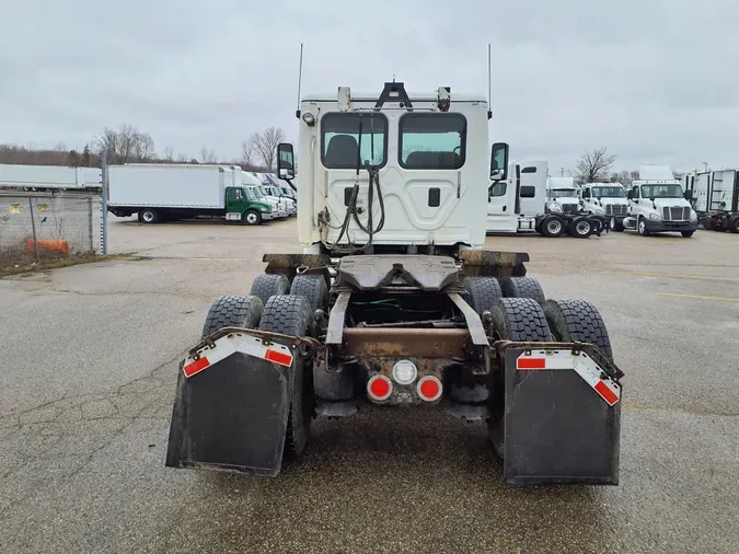 2016 FREIGHTLINER/MERCEDES CASCADIA 113