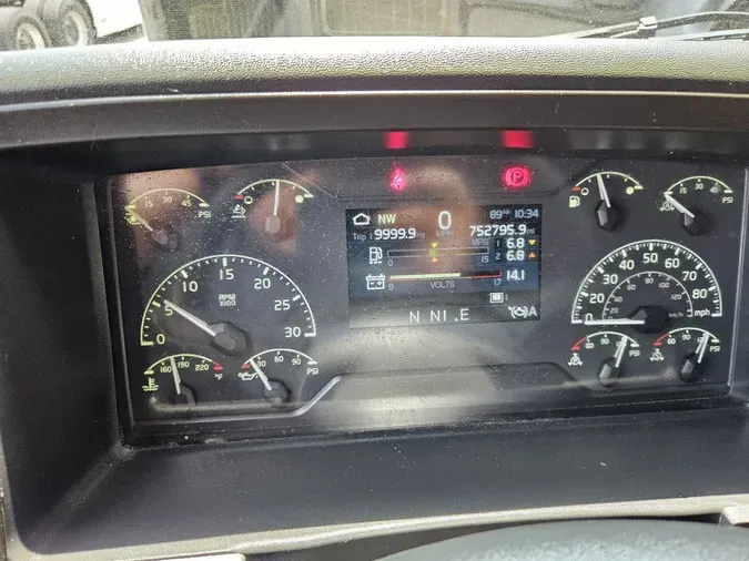 2021 VOLVO VNL64T760