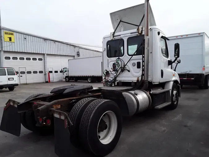 2015 FREIGHTLINER/MERCEDES CASCADIA 113